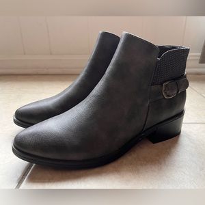 NEW BareTraps Marconi Bootie - Gray, size 7 1/2